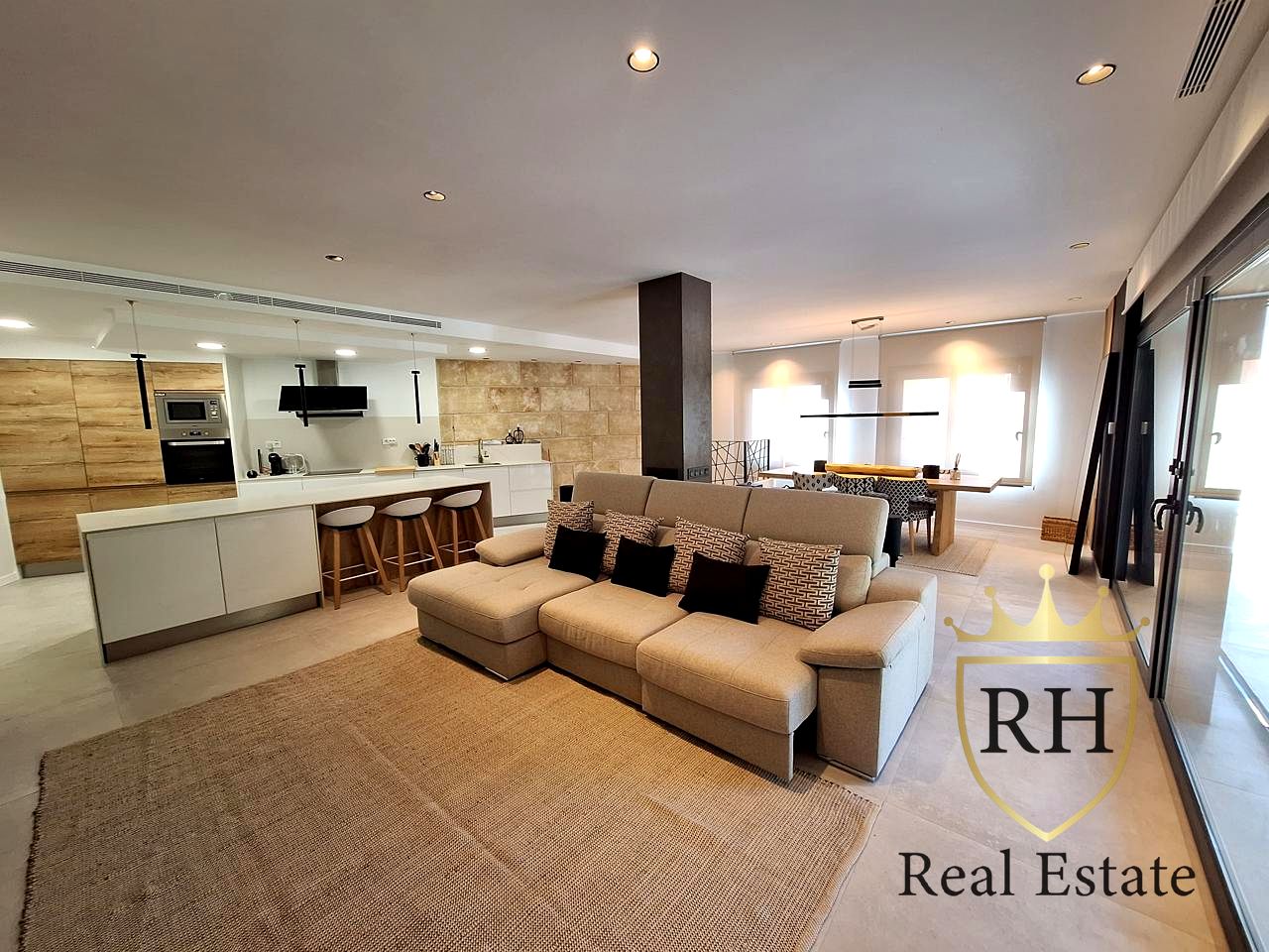 Flat in Carrer de Miquel Rosselló i Alemany, Palma, Illes Balears of 179 m2