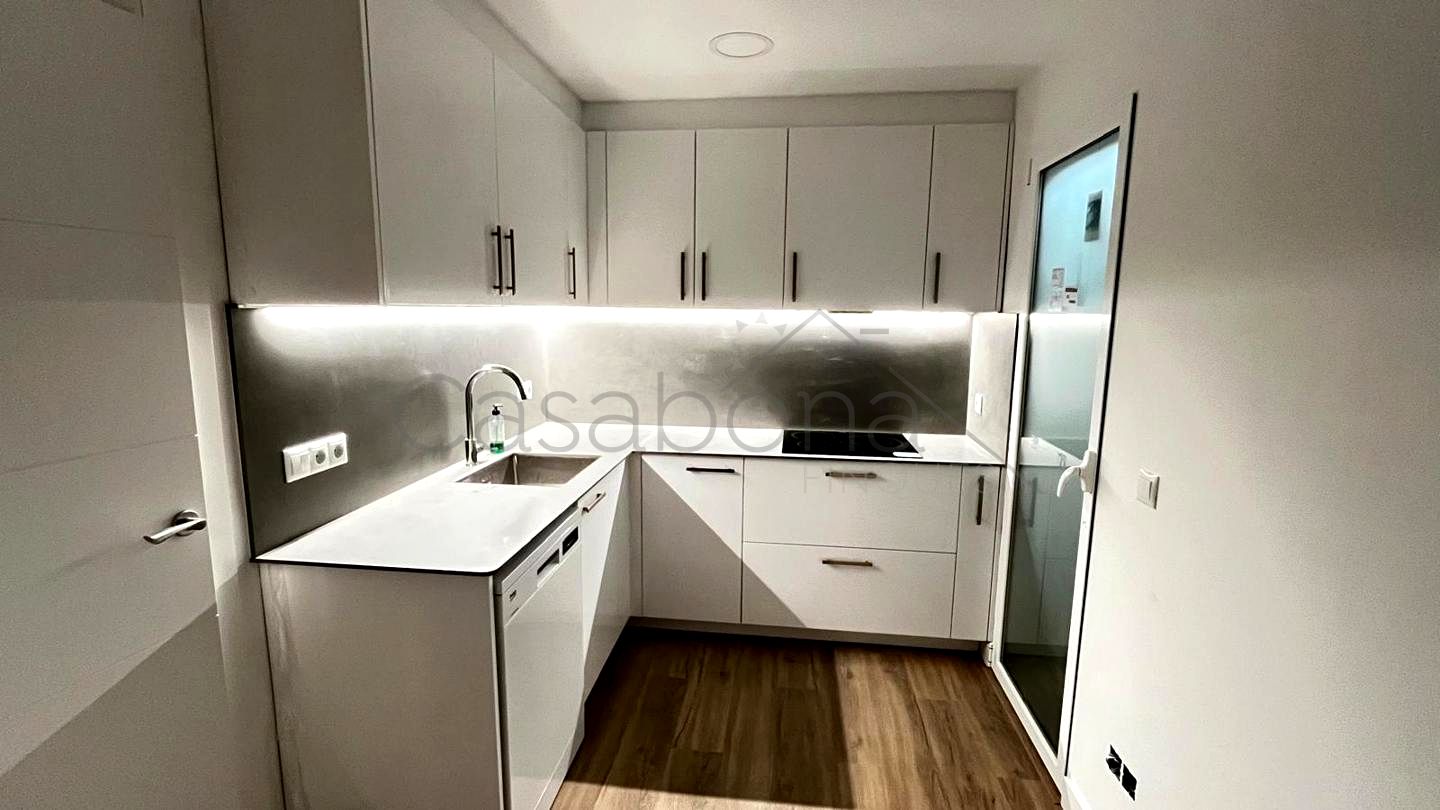 Piso en Gran Via de les Corts Catalanes, Barcelona, Barcelona de 88 m2