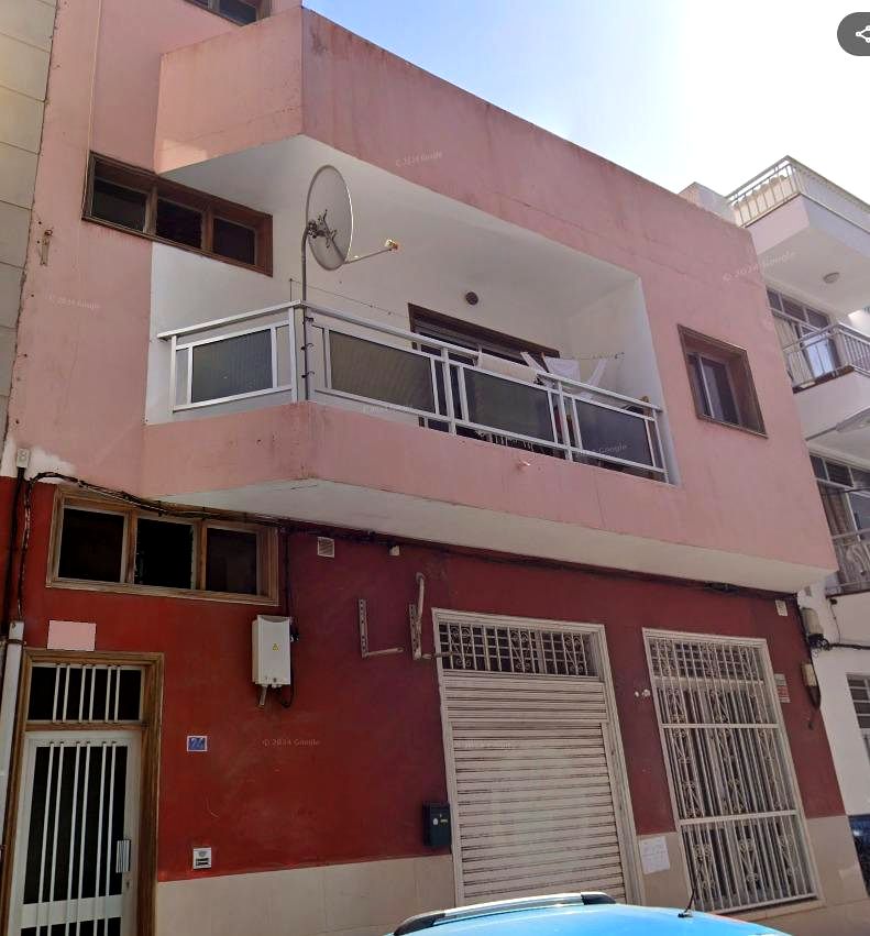 Edificio en Consuelo Alfonso Diaz Flores, Arona, Santa Cruz de Tenerife de 324 m2