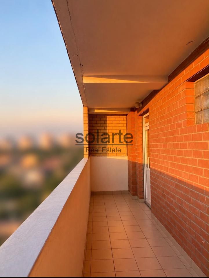 Piso en Carrer de la Renclusa, L'Hospitalet de Llobregat, Barcelona de 86 m2