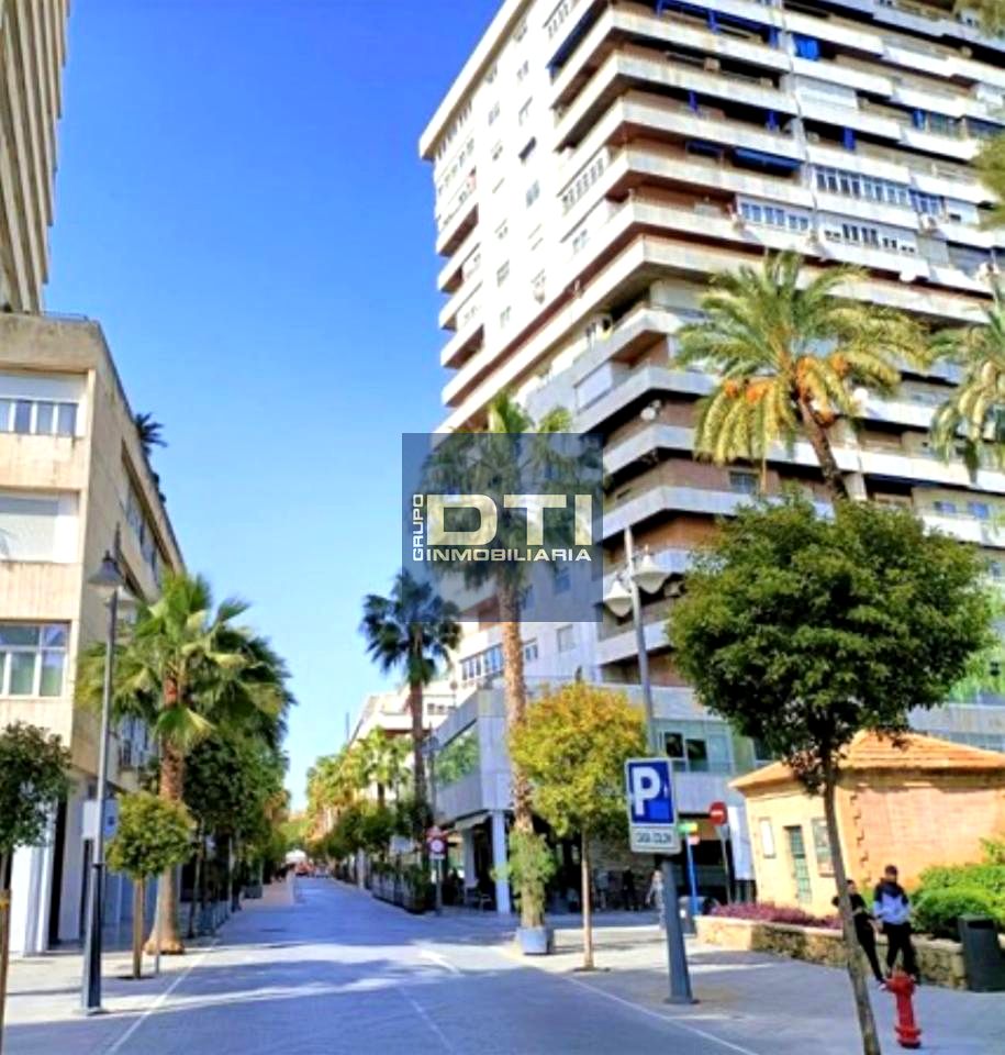 Plaza de parking en Avenida Martín Alonso Pinzón, Huelva, Huelva de 12 m2