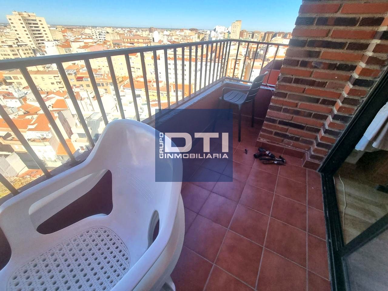 Piso en Calle Hermanos Quintero, Albacete, Albacete de 100 m2