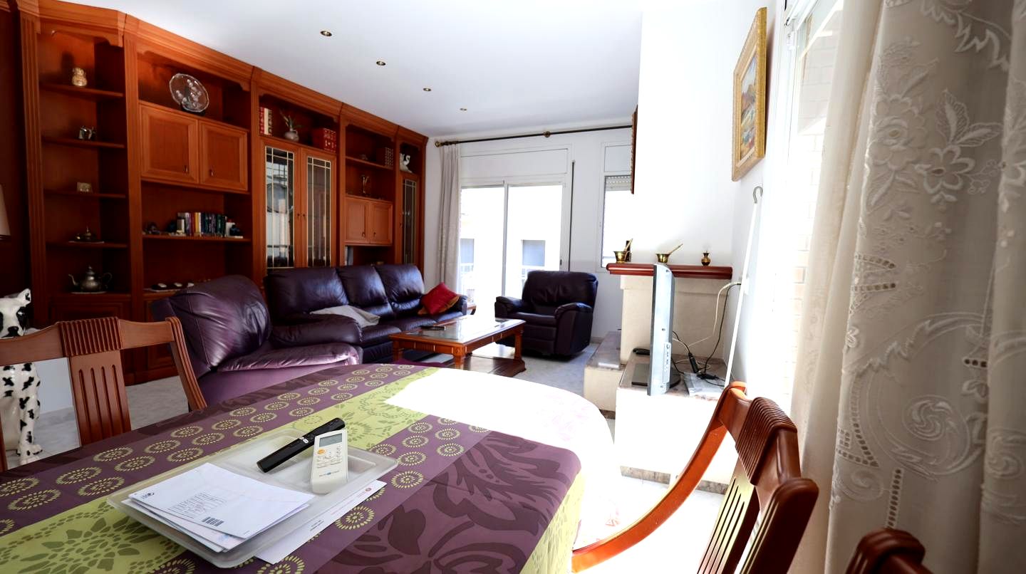 Villa · Gava · 5 hab.