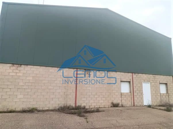 Nave industrial en poligono 15, la besedo del valle la huerna, león, cuadros de 602 m2