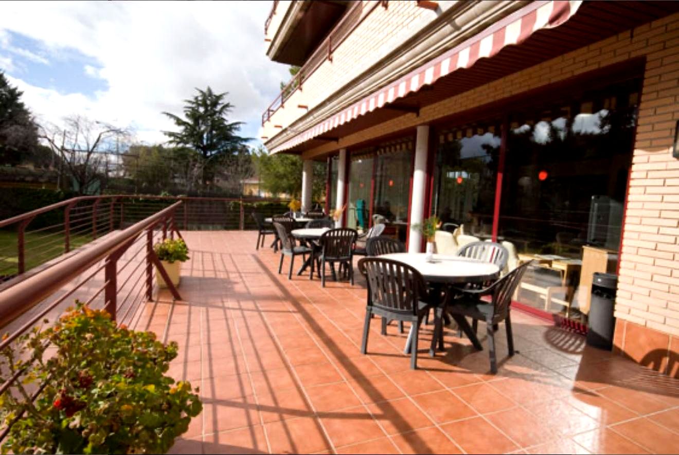 Edificio en Avenida del Cardenal Herrera Oria, Madrid, Madrid de 2000 m2