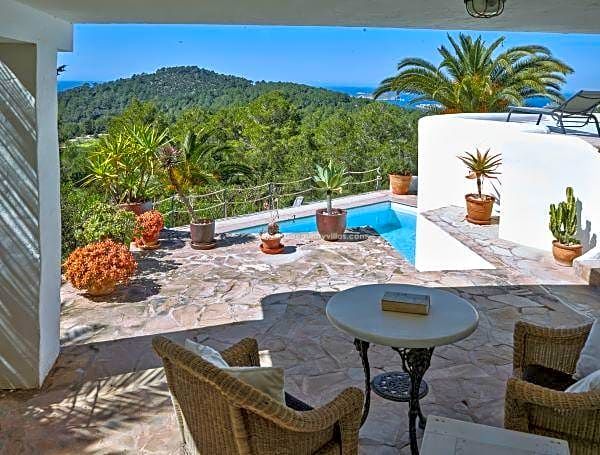 Villa in the countryside with sea views, Cala Tarida