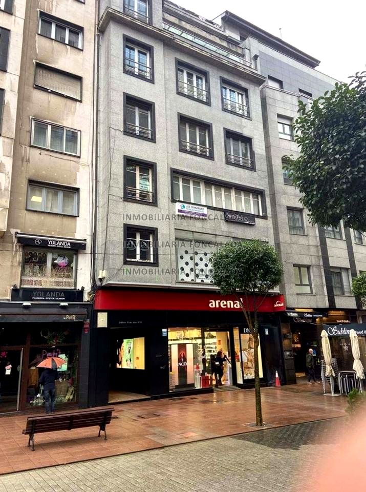 Piso en Pepa Ojanguren, Oviedo, Asturias de 300 m2