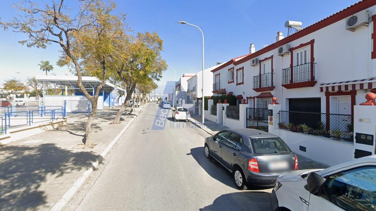 Villa in Avenida Océano Atlántico, Lebrija, Sevilla of 132 m2
