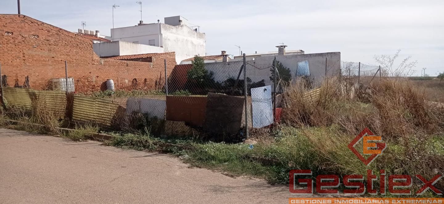 Terreno en Almendralejo, Badajoz de 477 m2