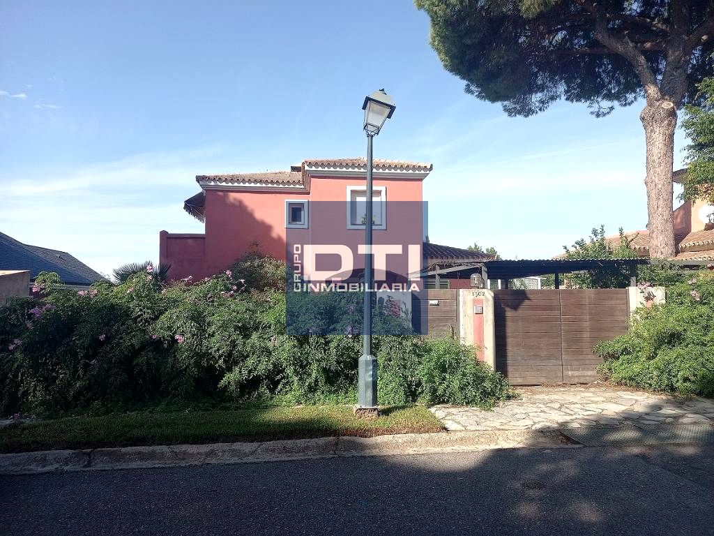 Casa / chalet en Calle Abeto, Bollullos de la Mitación, Sevilla de 120 m2