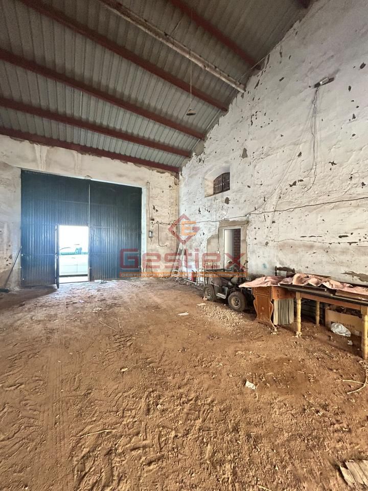 Nave industrial en Almendralejo, Badajoz de 180 m2