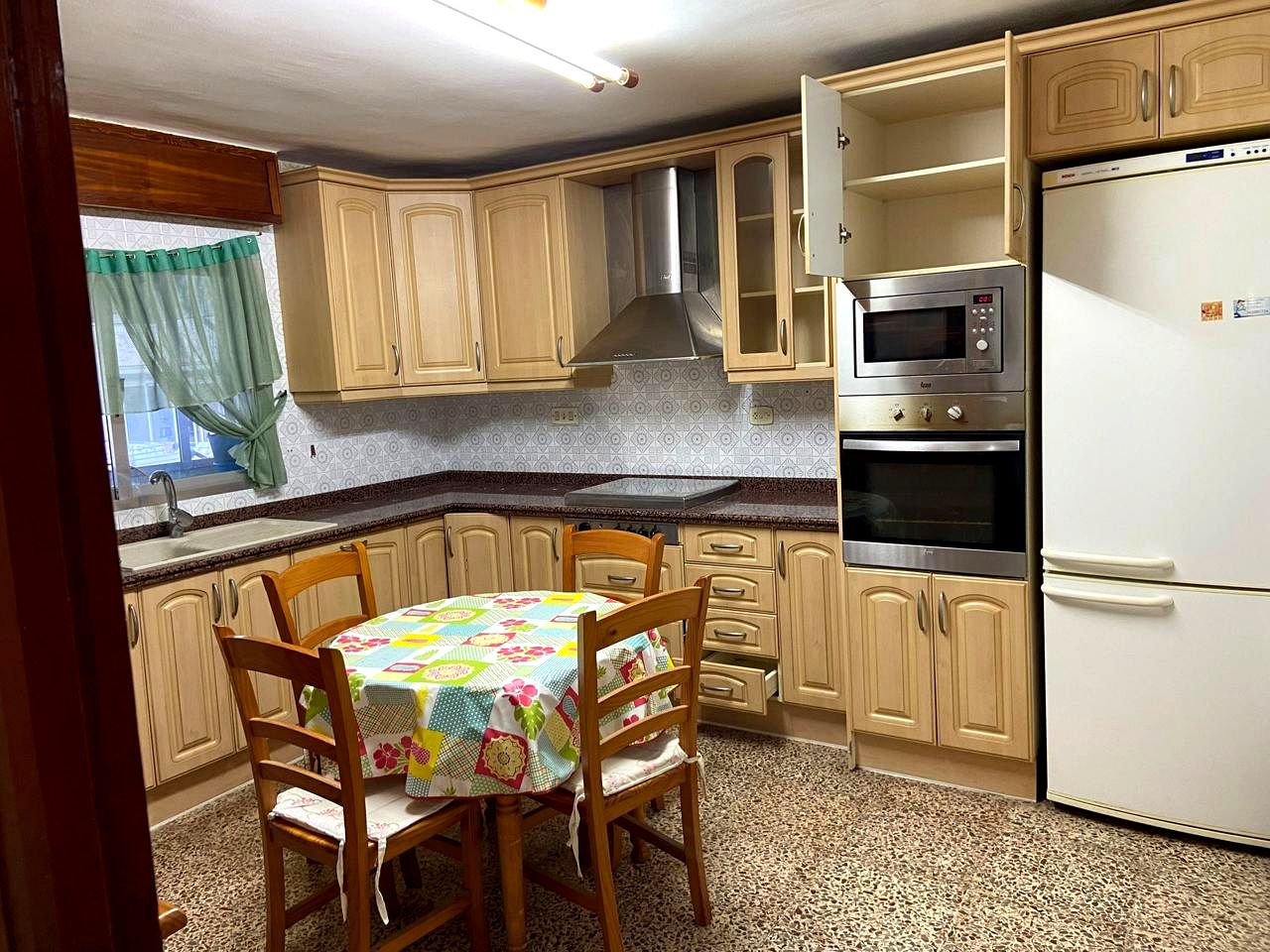 Room in Carrer Constitució, Villajoyosa, Alicante of 136 m2