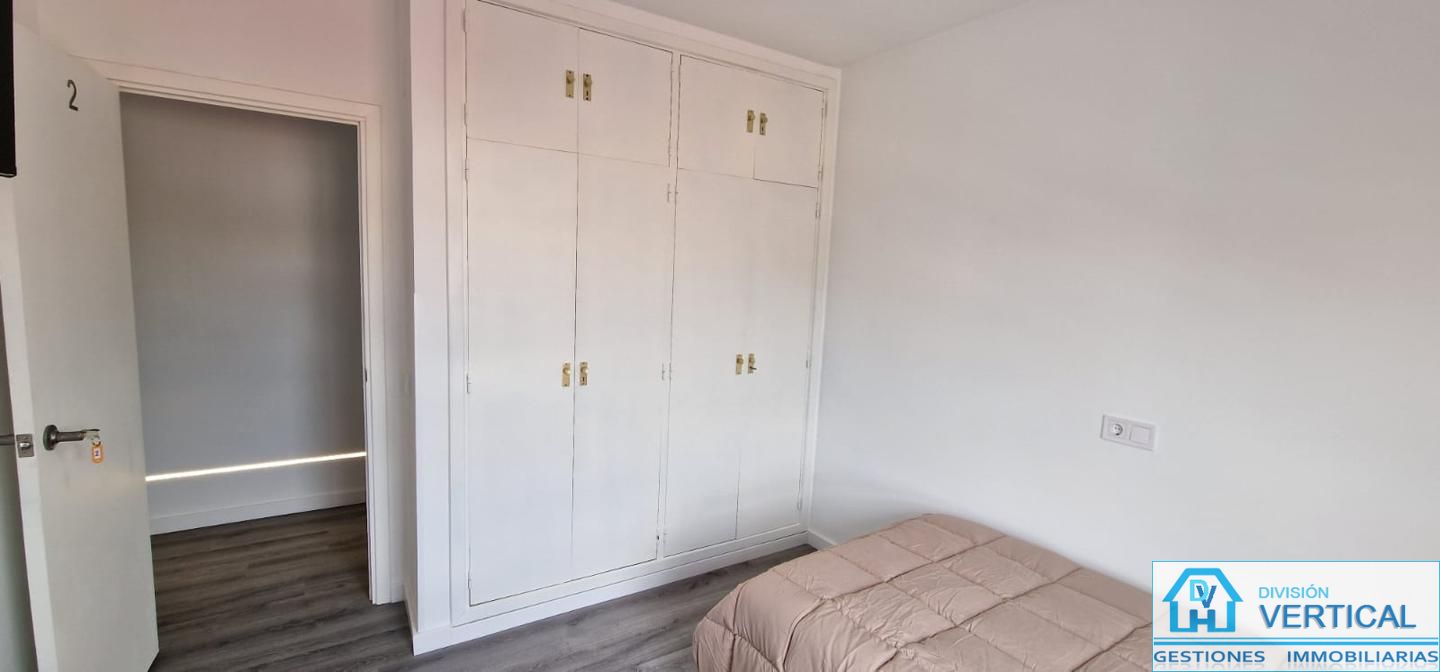 Room in Carrer de Jorge Juan, Burjassot, Valencia of 170 m2