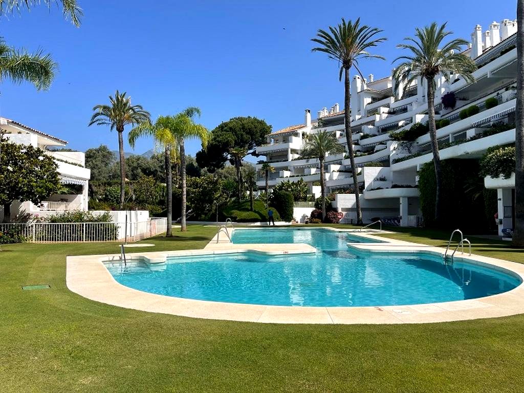 Piso en Urbanización Golf Río Real, Marbella, Málaga de 715 m2