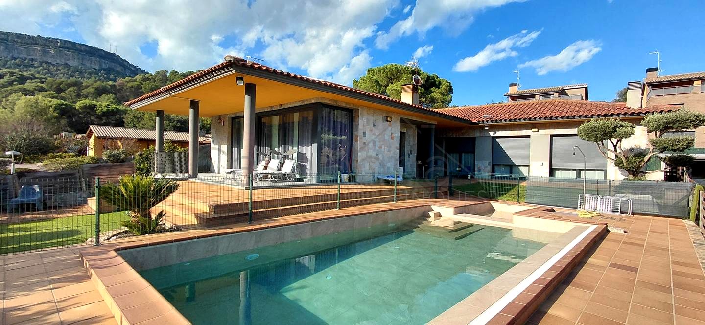 Casa / chalet en Sant Martí de Centelles, Barcelona de 332 m2
