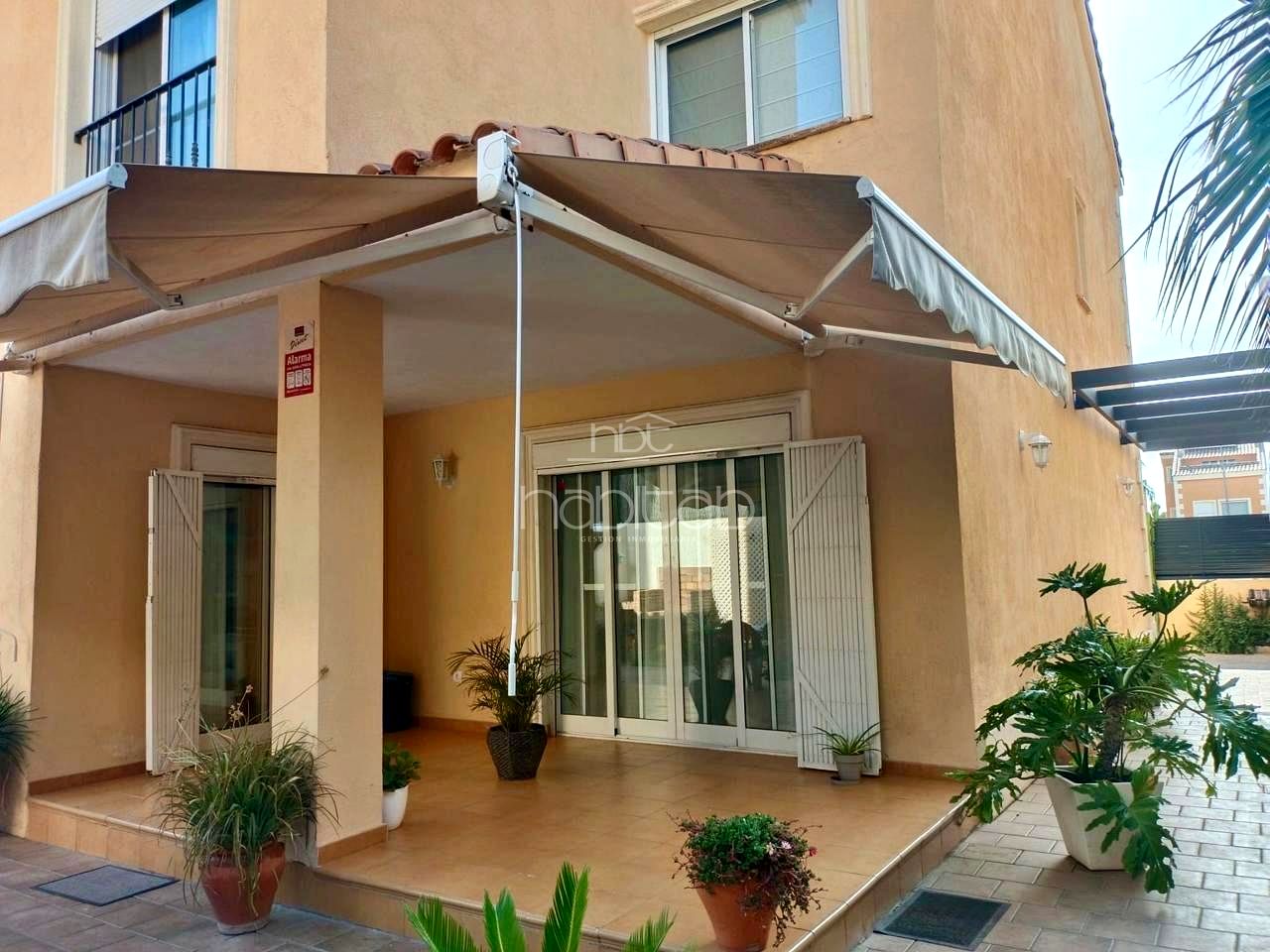 Bungalow in La Pobla de Vallbona, Valencia of 163 m2