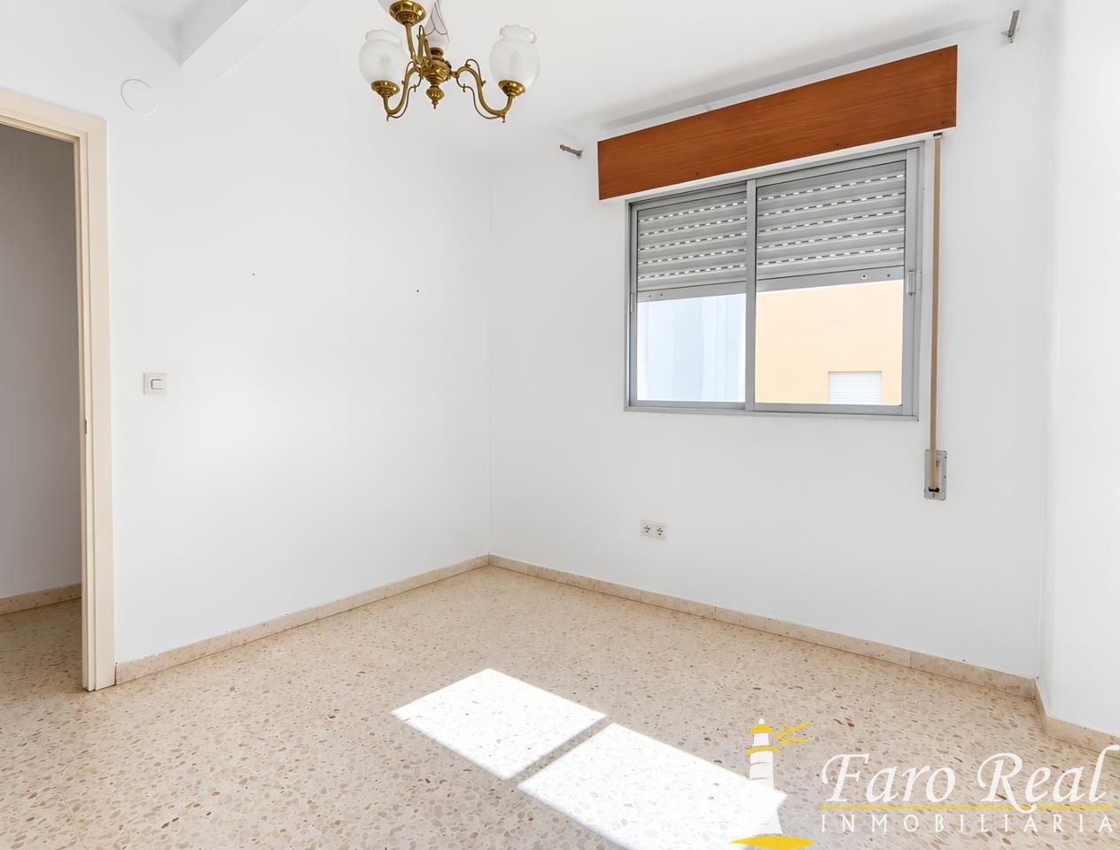 Piso en venta en zona centro - bajo de Guía 5