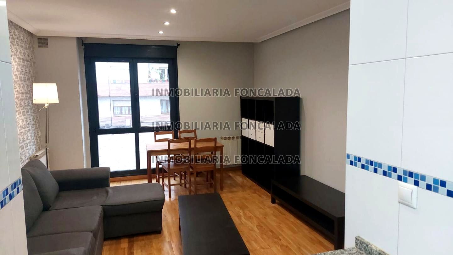 Piso en Calle Tenderina Alta, Oviedo, Asturias de 52 m2