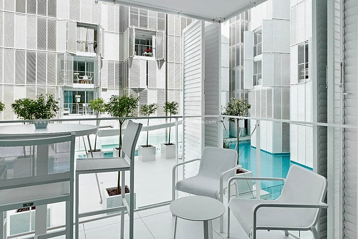 Impecable apartamento en el emblemático Patio Blanco, Marina Botafoch