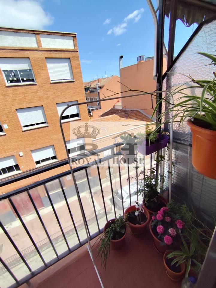 Flat in Calle de José del Pino, Madrid, Madrid of 79 m2