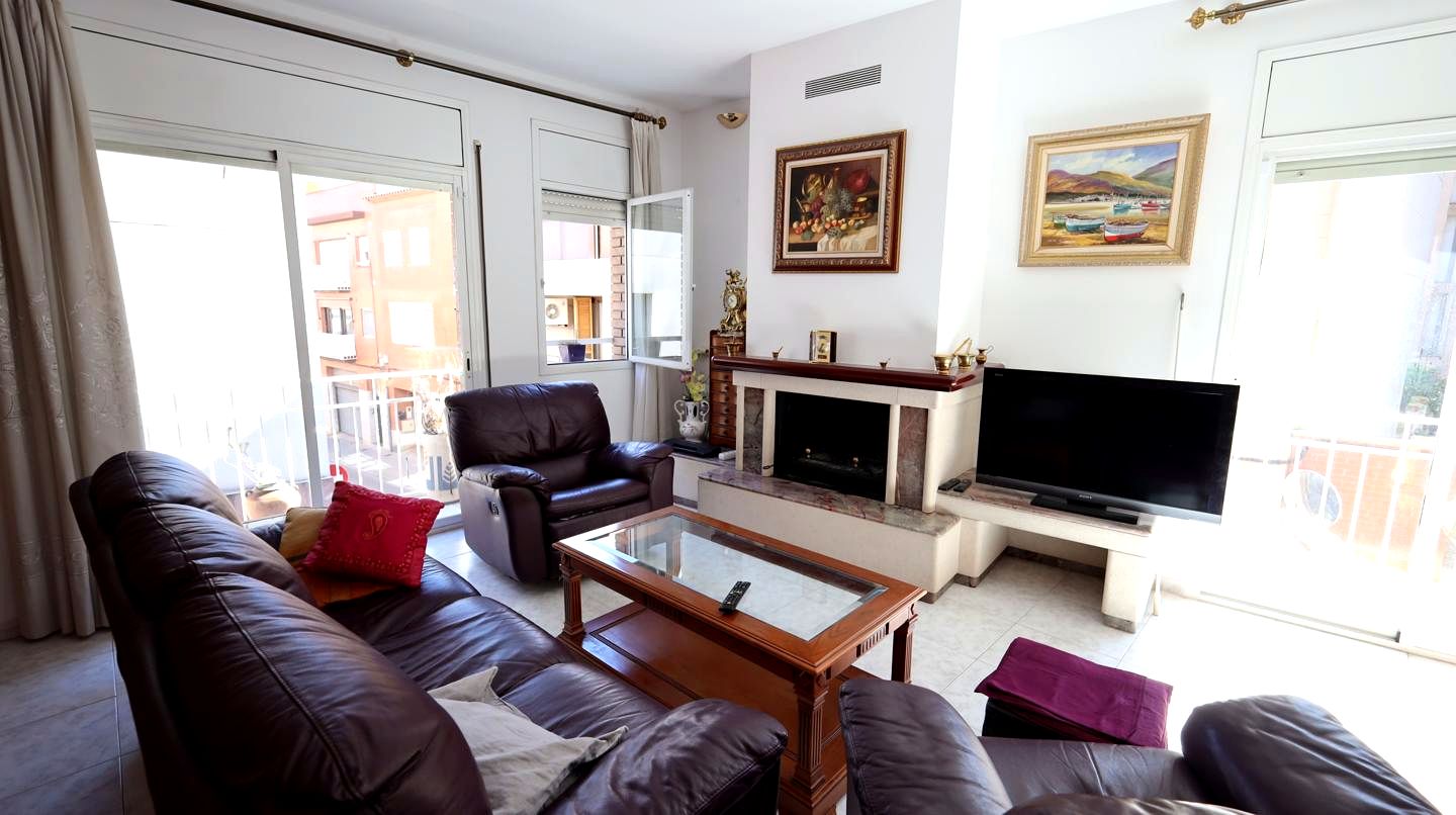 Villa · Gava · 5 hab.