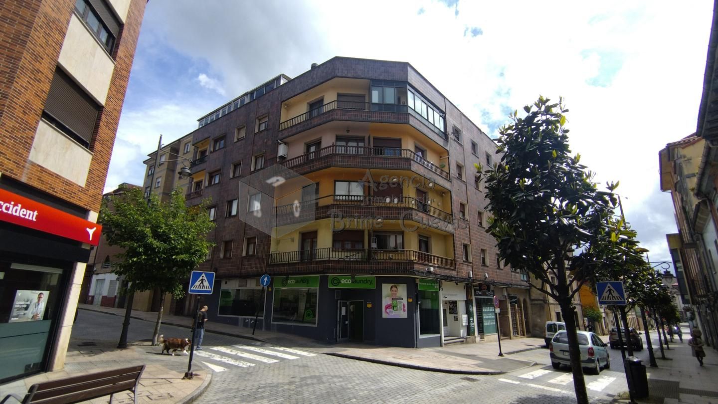 Piso en Calle Celleruelo 32, Pola de Siero, Asturias de 101 m2