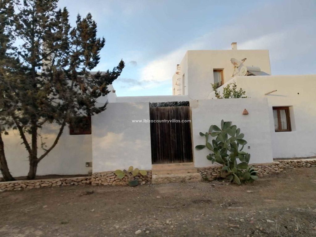 Country estate located in a priviledged area of Formentera