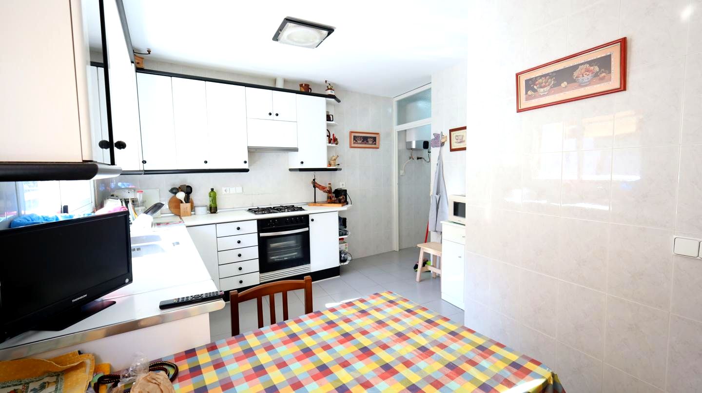 Villa · Gava · 5 hab.