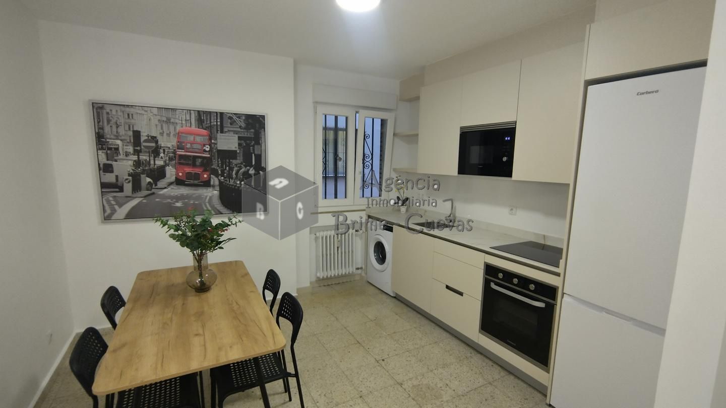 Piso en Plaza del Fresno, Oviedo, Asturias de 60 m2