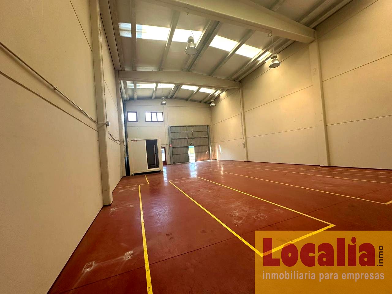 Nave industrial en Calle de Alfonso Álvarez Miranda, Los Corrales de Buelna, Cantabria de 210 m2