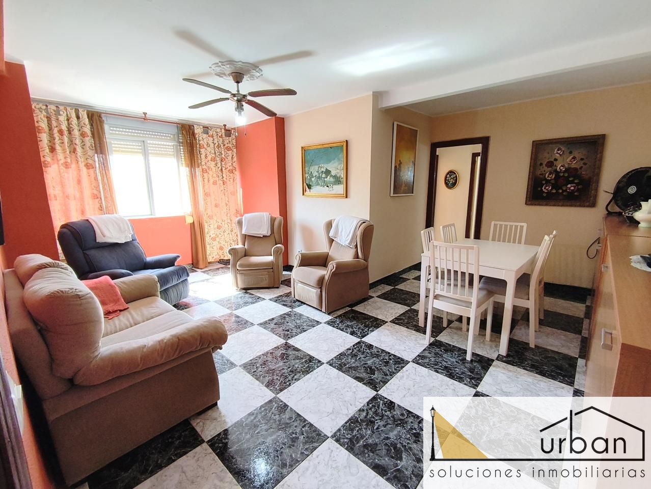 Piso en Calle Langostino, Chipiona, Cádiz de 100 m2