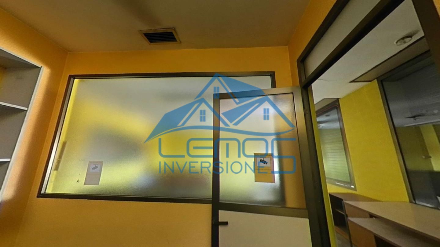 Local en Avenida de Antibióticos, Armunia, León de 296 m2