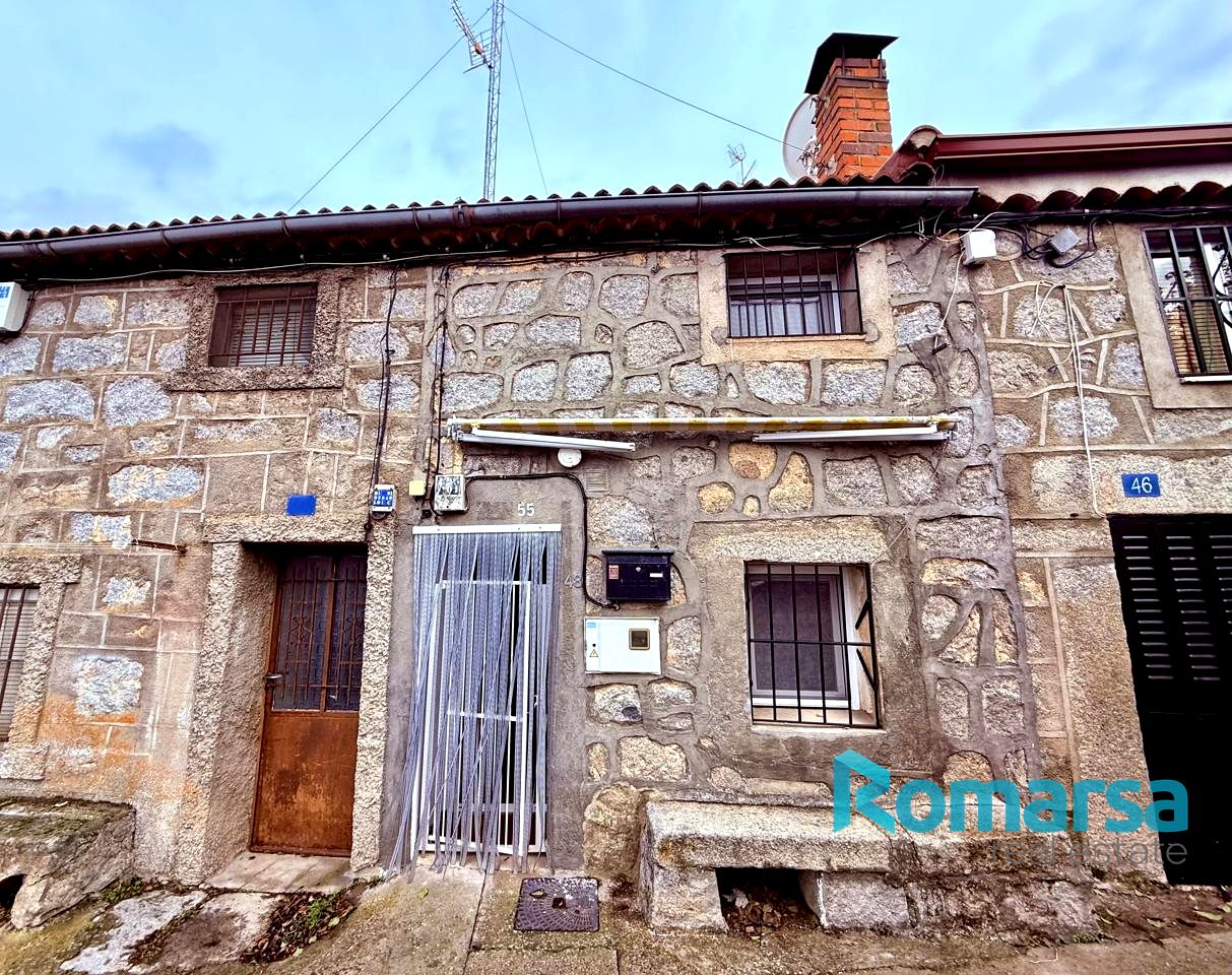 Villa in Calle la Fuente, Mediana de Voltoya, Ávila of 98 m2