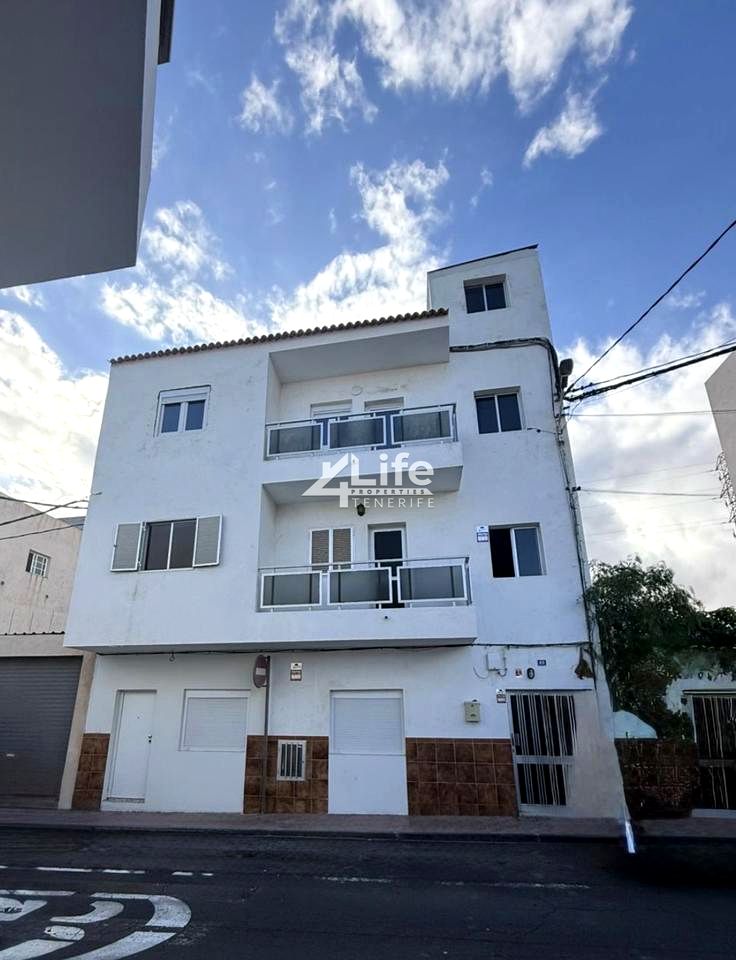 Flat in Calle Ángel Guimerá, El Monte O Guargacho, Santa Cruz de Tenerife of 50 m2
