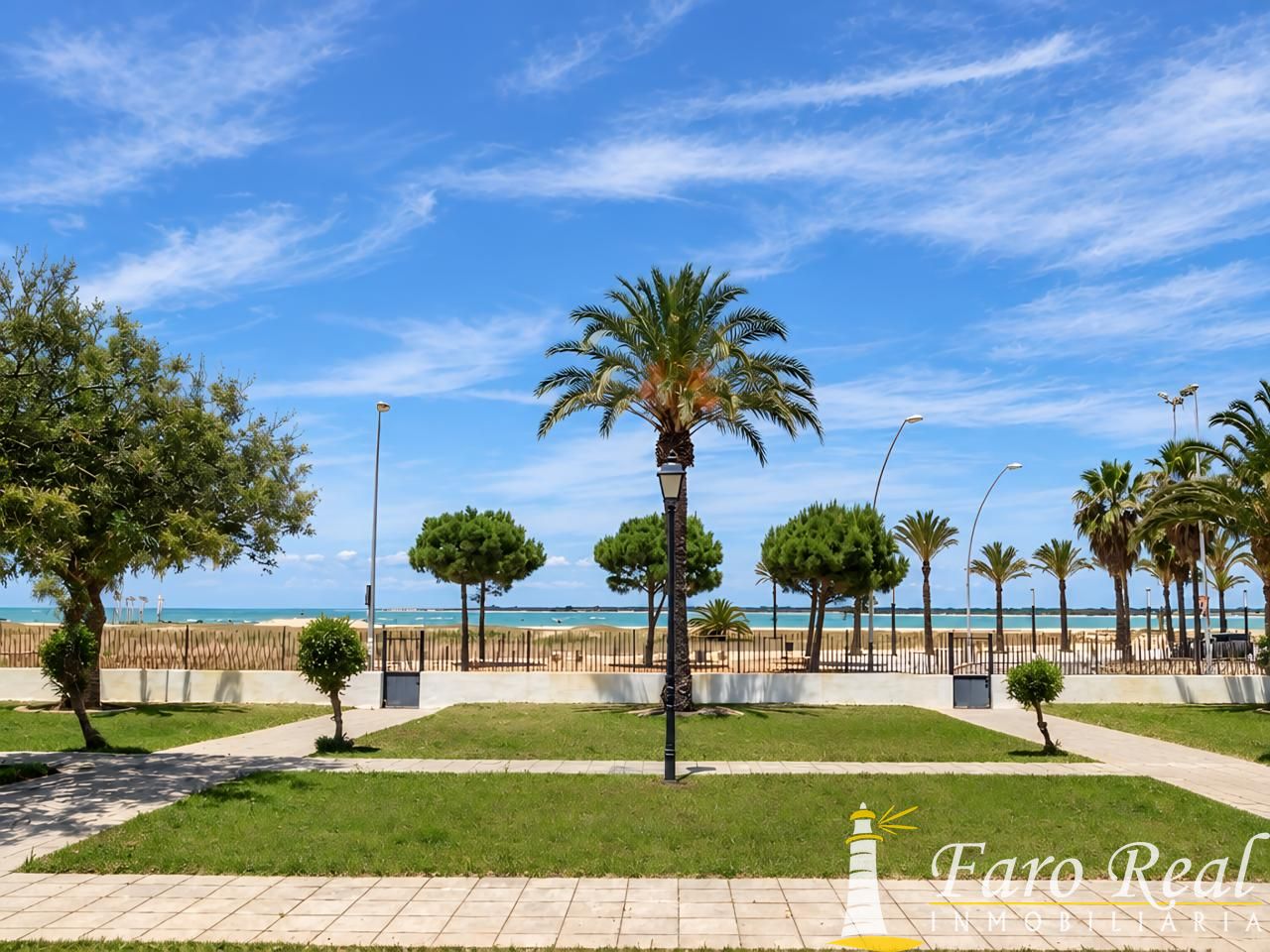 Apartamento en 1º linea de playa con garaje