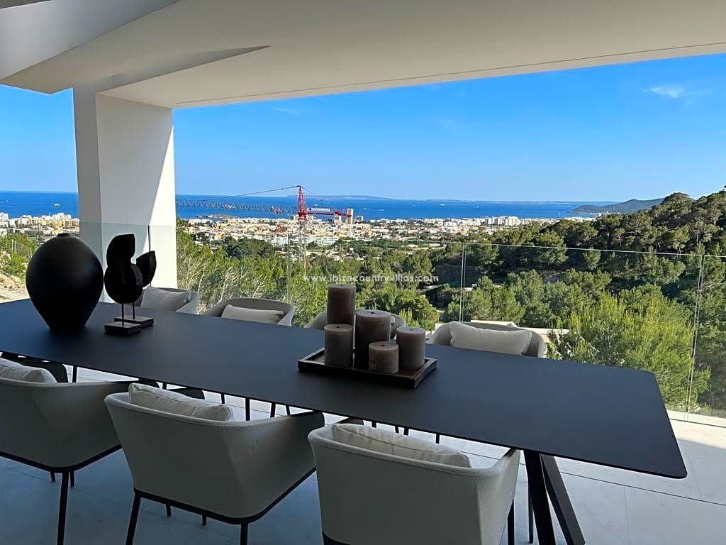 Villa de lujo con vistas al mar y a Formentera