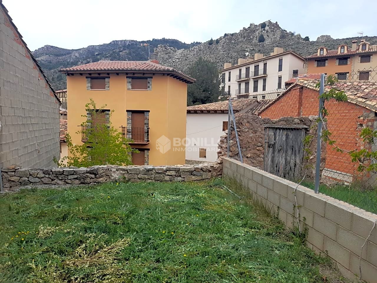 terrenos en camarena-de-la-sierra · calle-teruel-44459 20000€