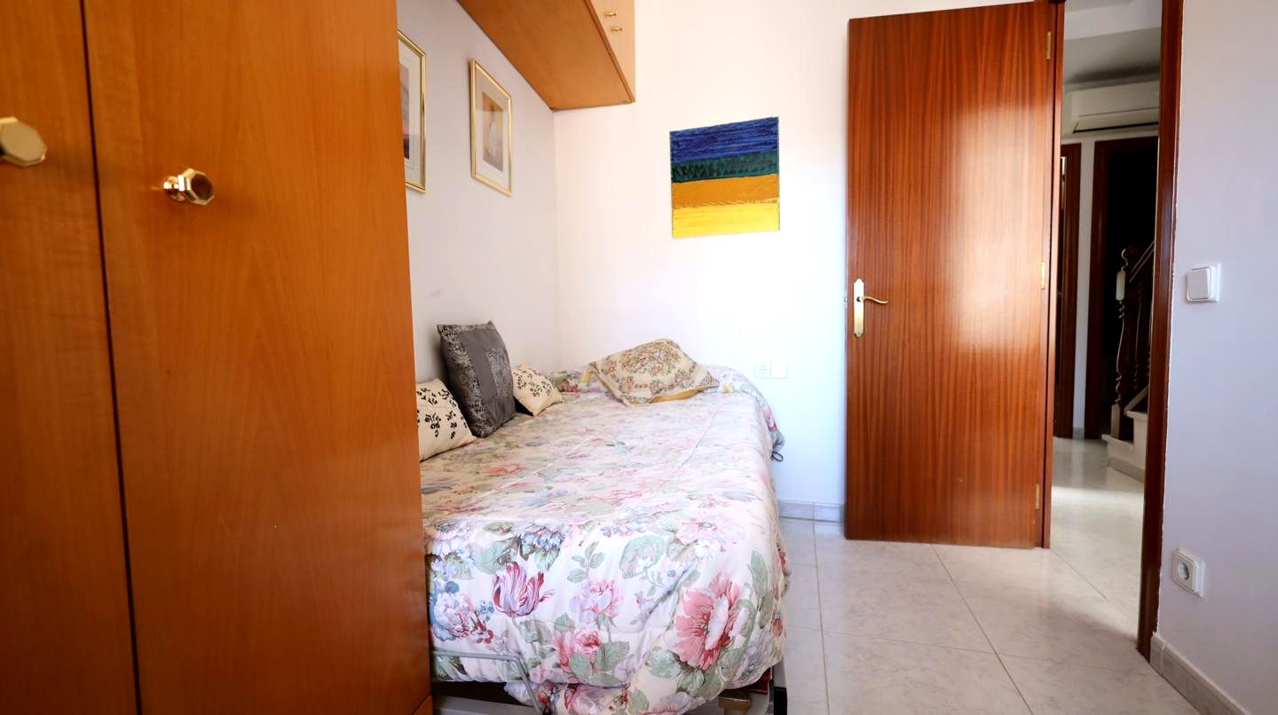 Villa · Gava · 5 hab.
