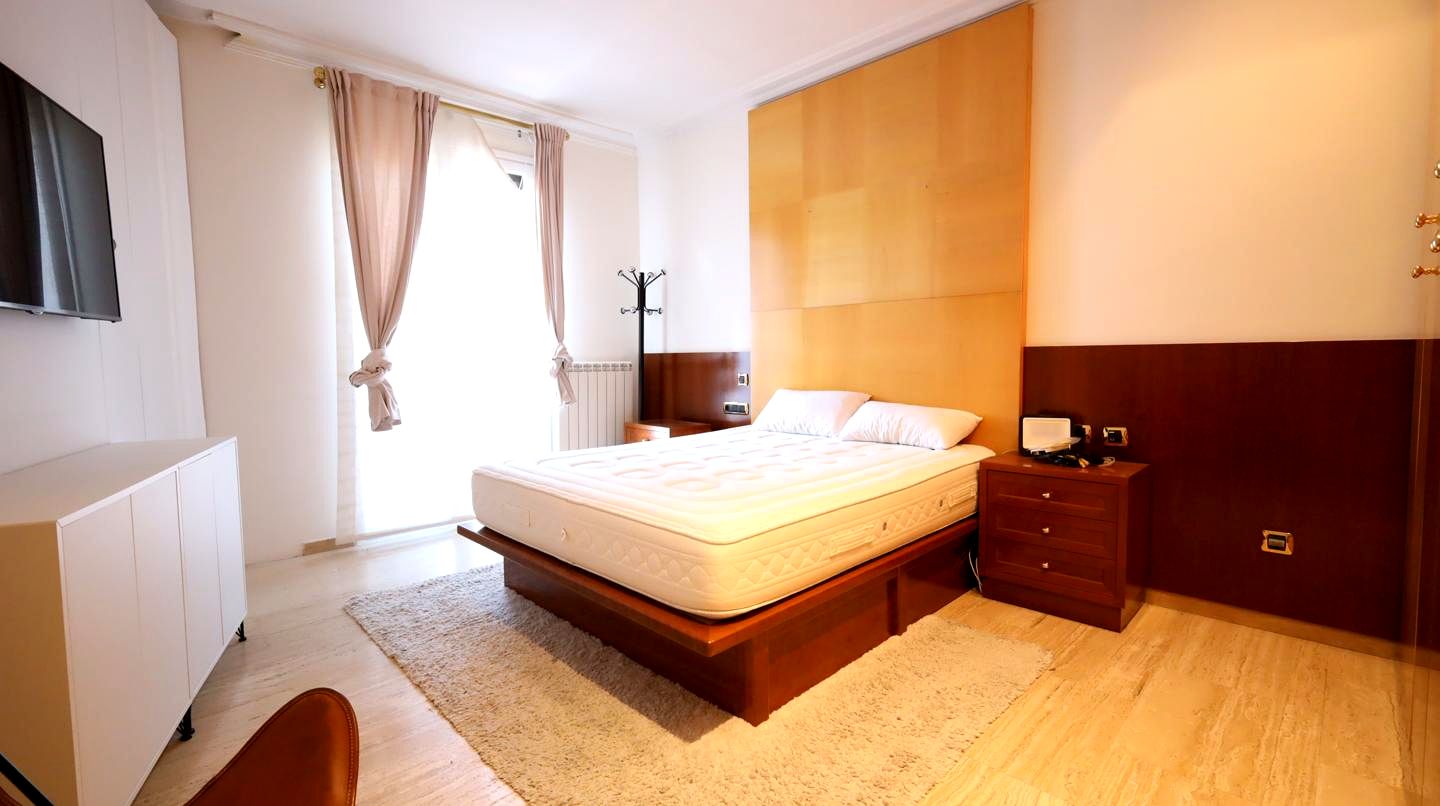 Piso · Barcelona · 5 hab.