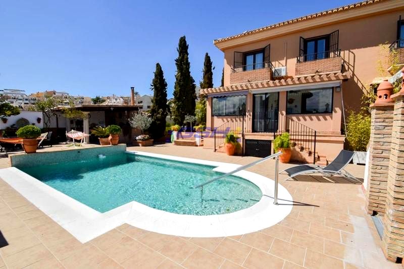 Casa / chalet en Paseo del Olivar, Las Gabias, Granada de 456 m2