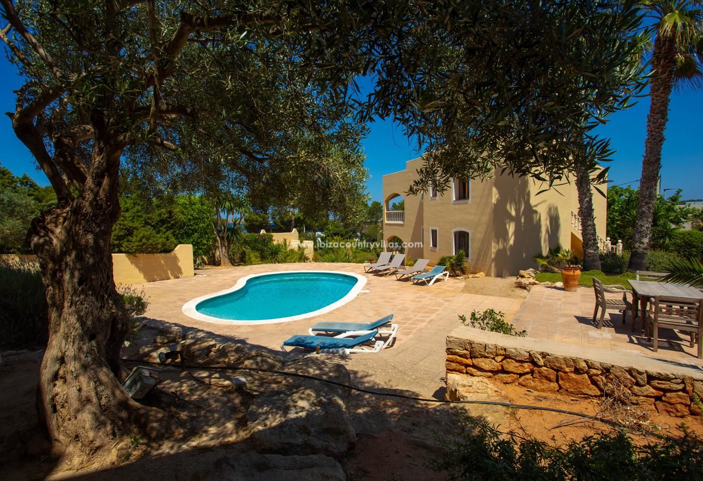 Dos casas independientes con mucho encanto y piscina en Cala Tarida