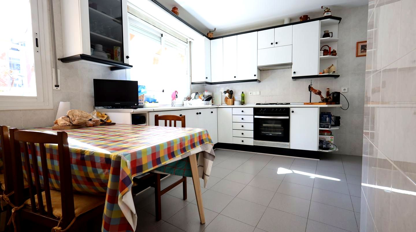 Villa · Gava · 5 hab.