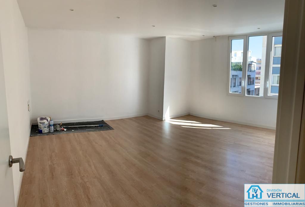 Piso en Carrer de Sant Vicent Màrtir, València, Valencia de 95 m2