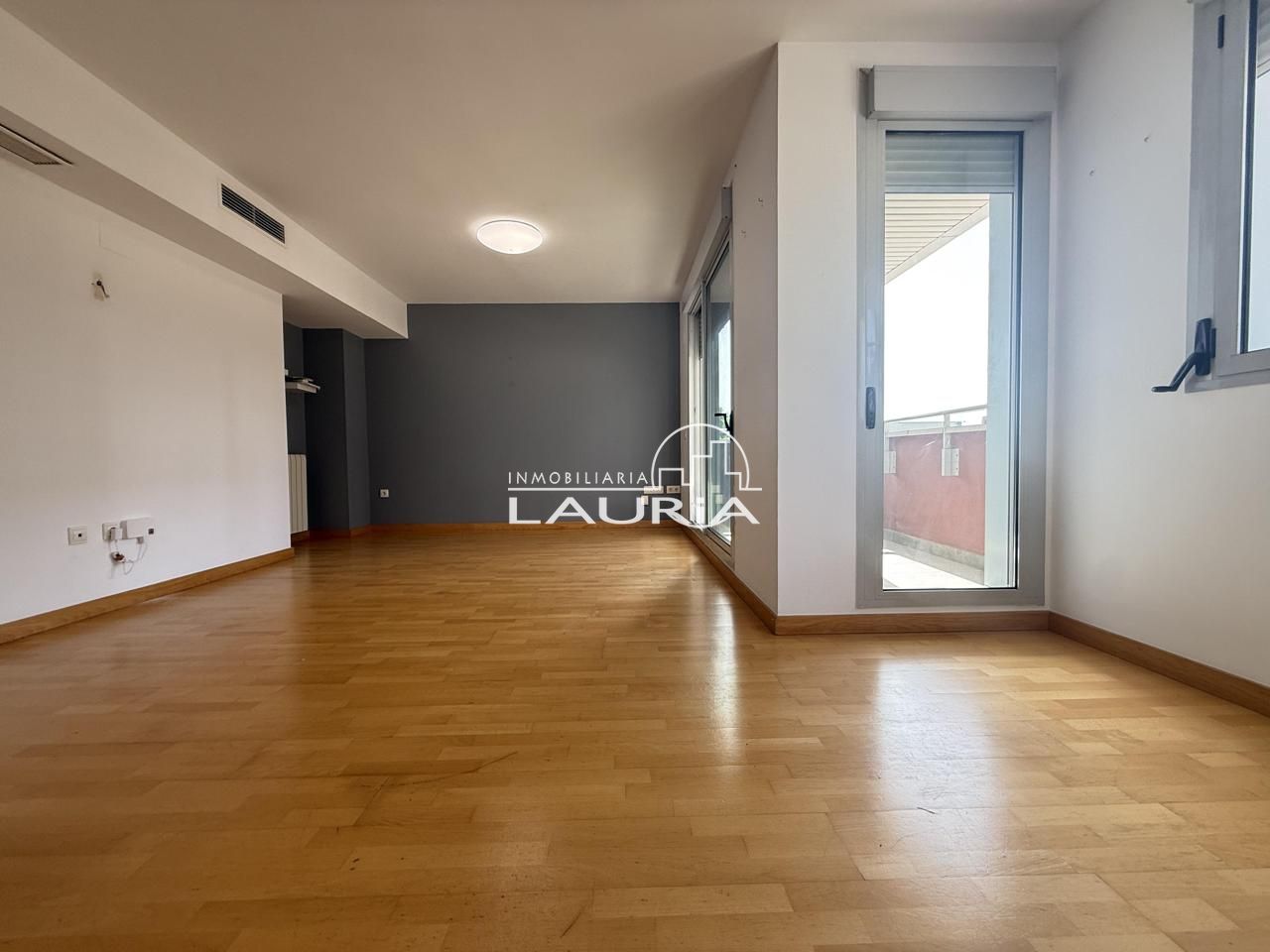 Piso en Plaza de Guillem Agulló, Burjassot, Valencia de 117 m2