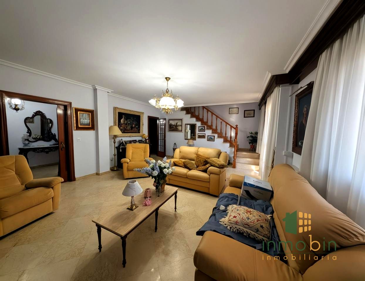 Flat in Avenida de la Constitución, Don Benito, Badajoz of 250 m2