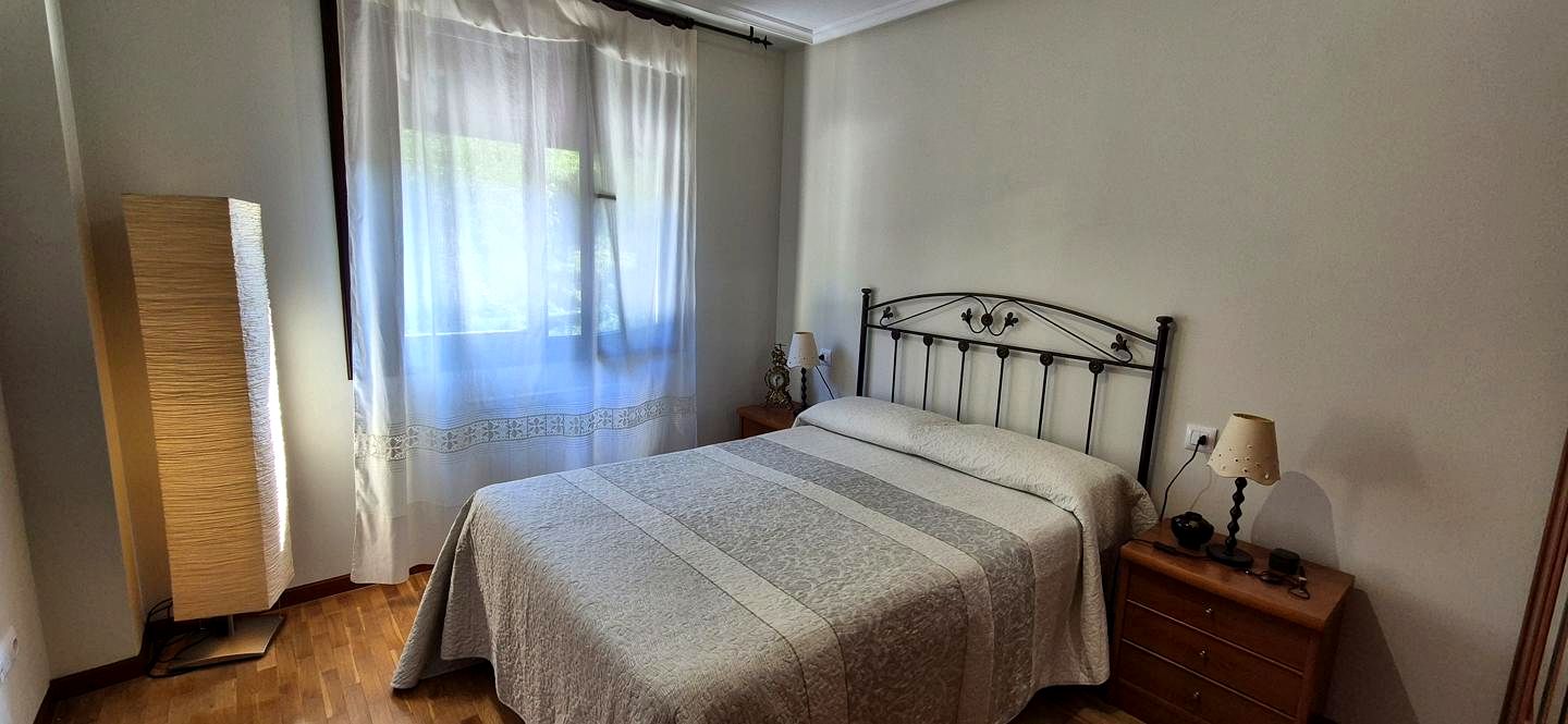 Piso en Avenida de la Constitución 44, Cabañaquinta, Asturias de 100 m2