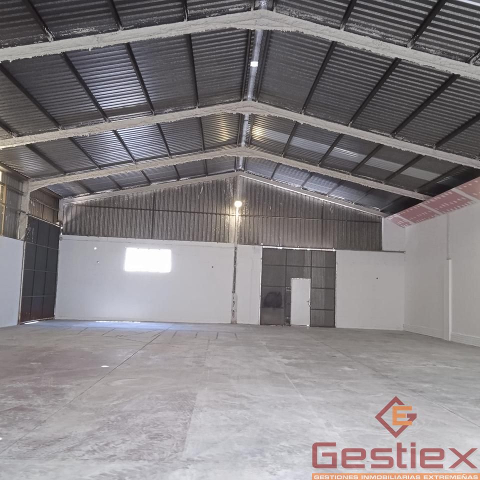 Nave industrial en Almendralejo, Badajoz de 710 m2