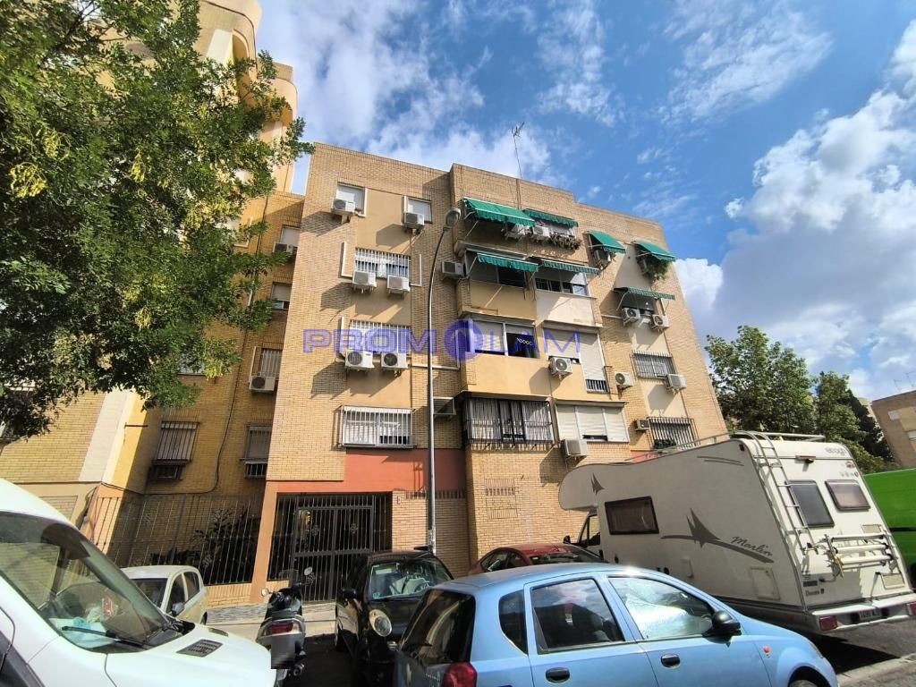 pisos en sevilla · calle-mar-tirreno-41015 169000€
