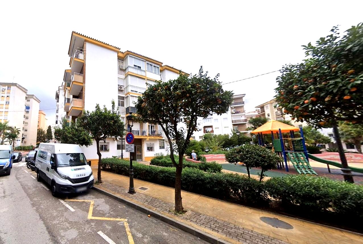 Piso en Avenida Valencia, Estepona, Málaga de 81 m2