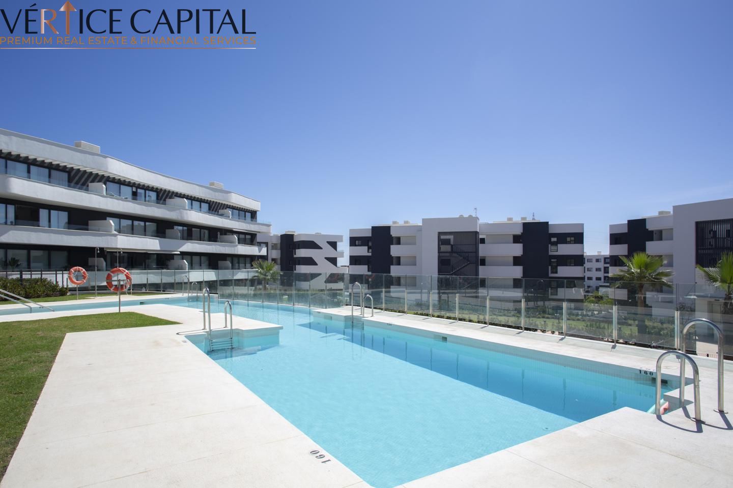 Piso en Avenida 8 de Marzo, Fuengirola, Málaga de 92 m2
